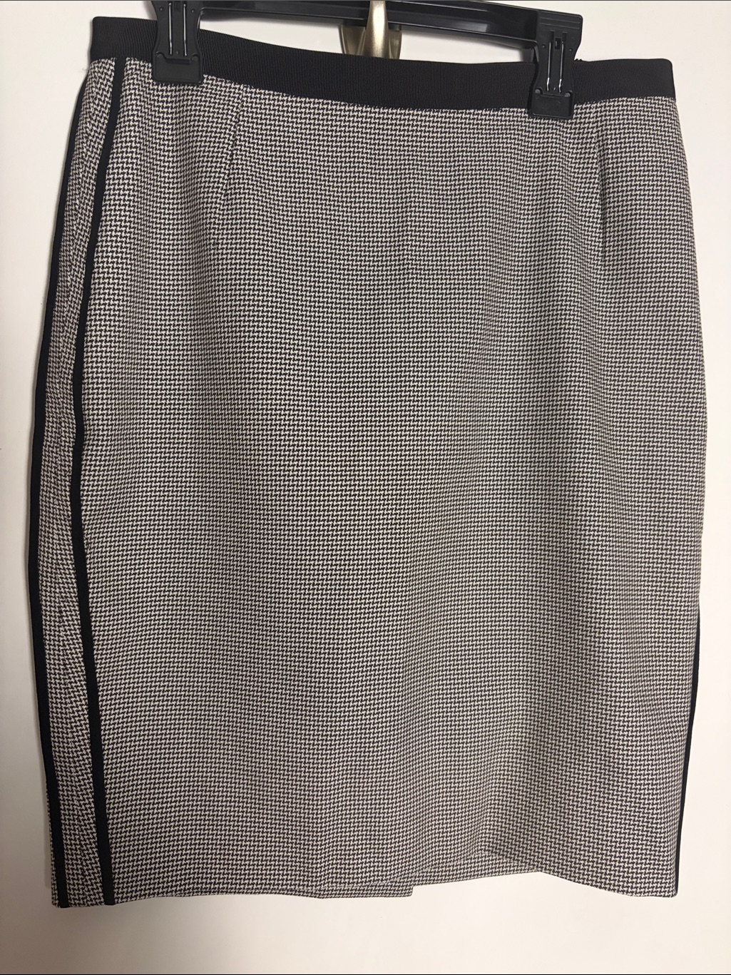 Dolce & Gabbana Houndstooth Print Knee-Length Pencil Skirt - Size Small